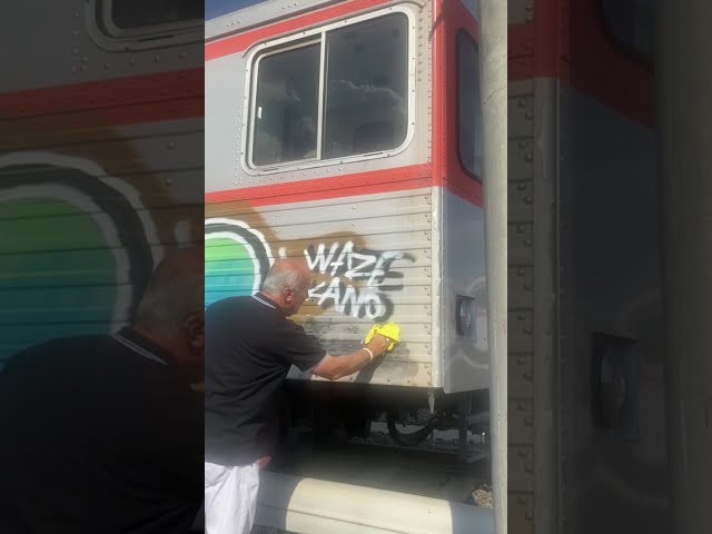 ANKARA Büyük şehir Belediyesi Raylı Sistemler Şubesi Müdürlüğüne Metroların üzerine Graffiti ile yazıların Graffiti Remower silicilerimizle Temizliği